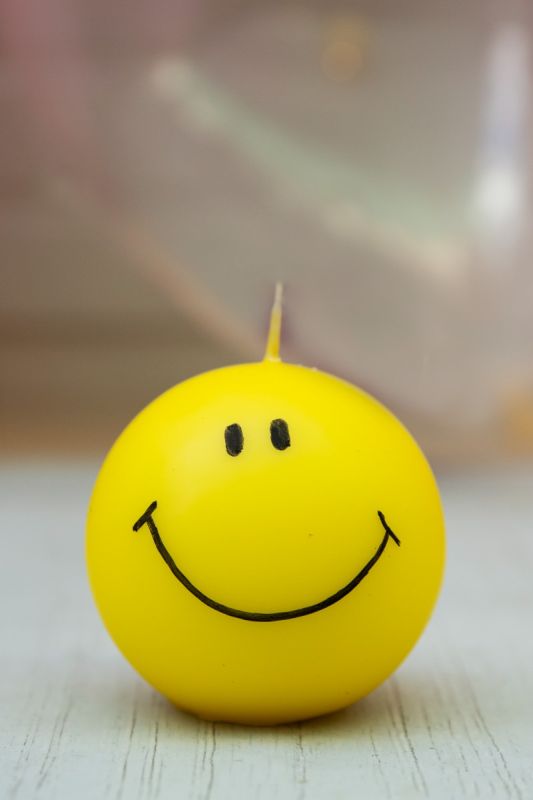 Candela Smile - Sfera diametro 8 cm decorata a mano