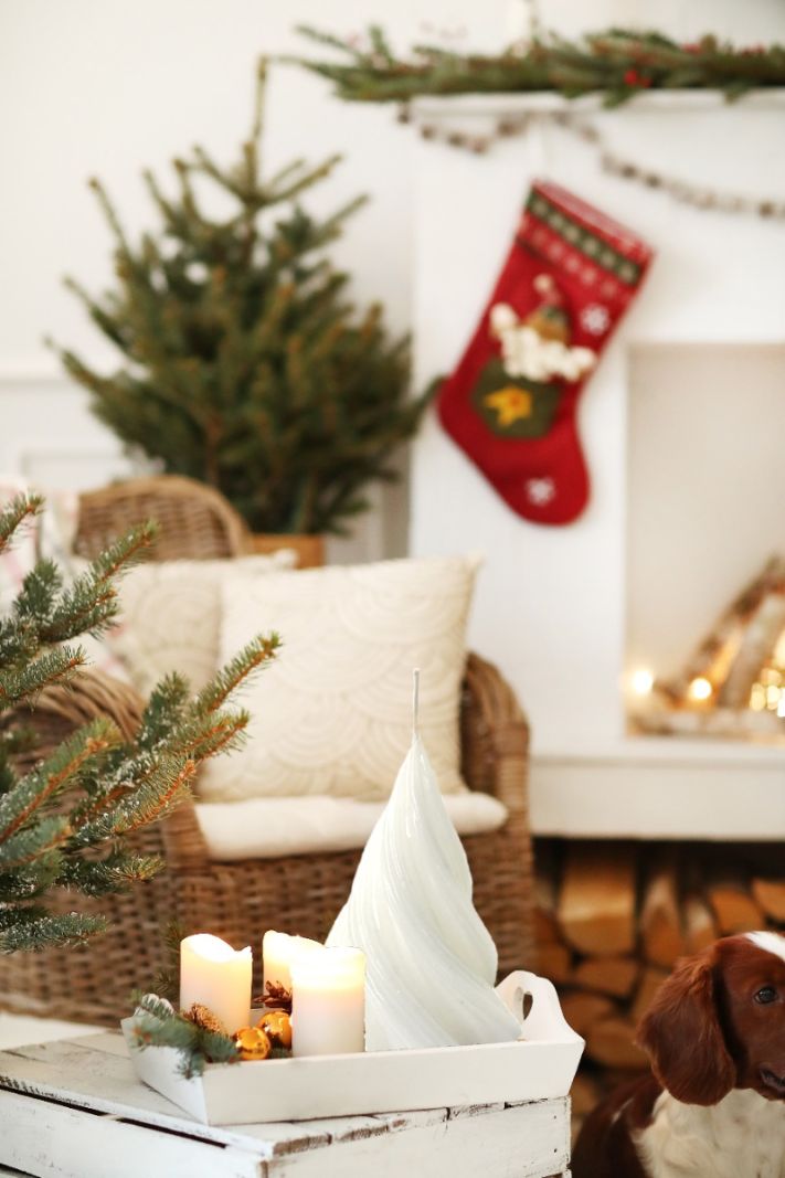 Candela laccata Albero di Natale artigianale- Bianco- Altezza 13 cm