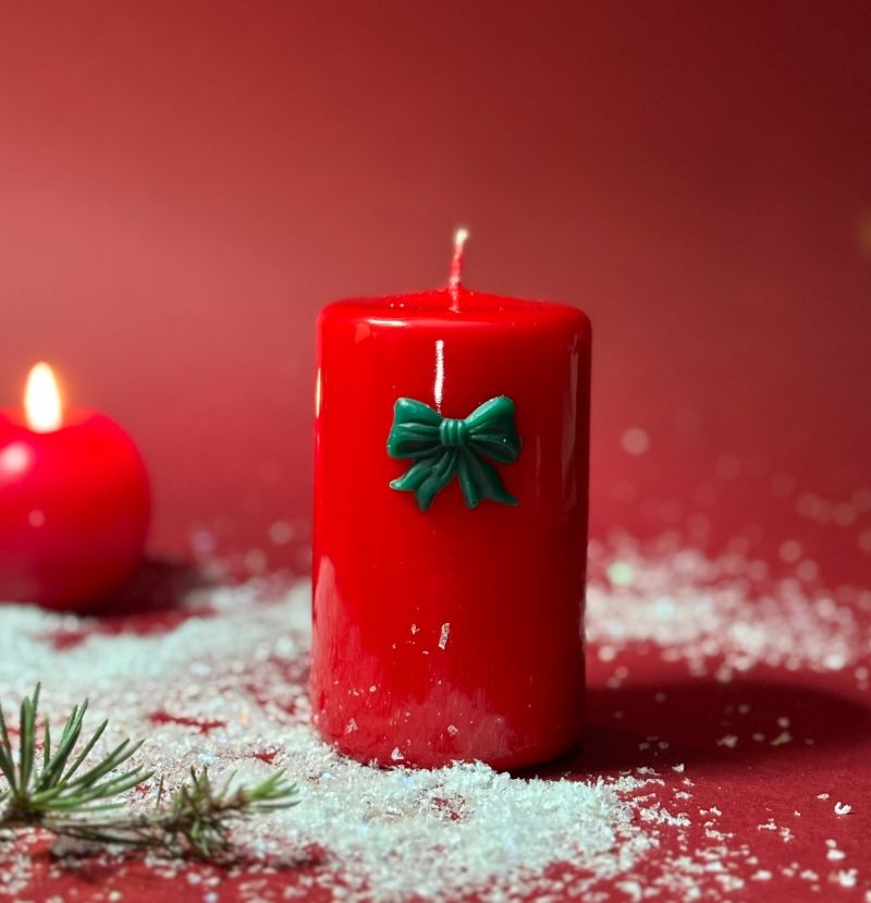 Candela rossa Ø 5 cm h. 8 cm - Con fiocco verde